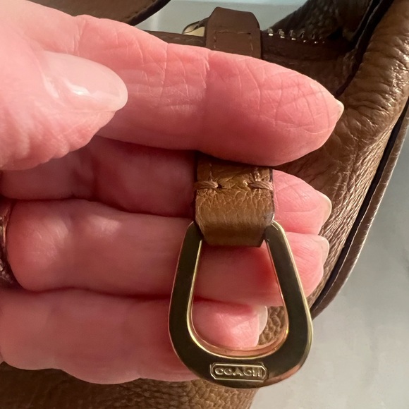 Older Tan Coach Leather Hobo Bag with Hang Tag - Picture 3 of 10